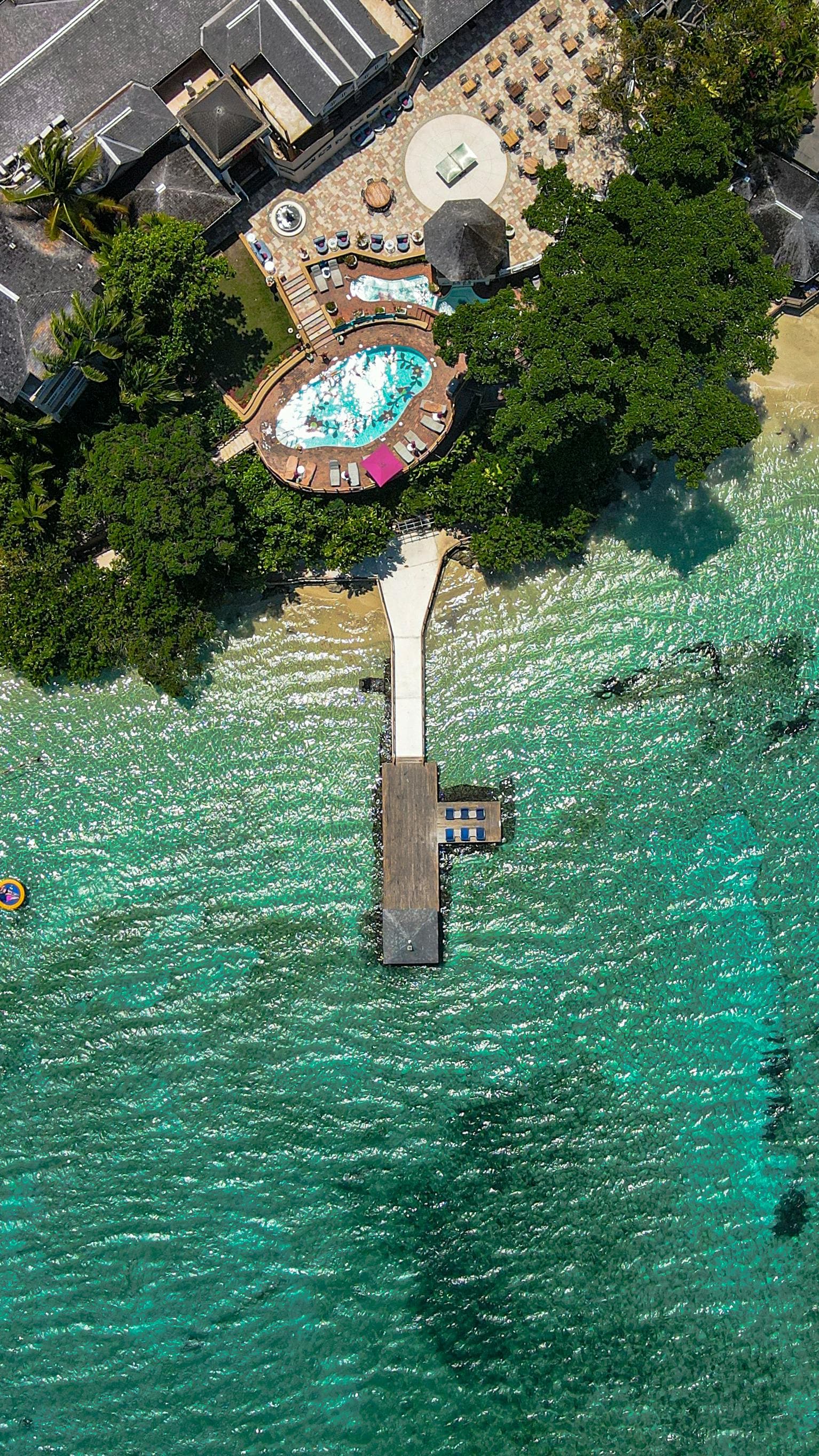Hotels & Resorts
